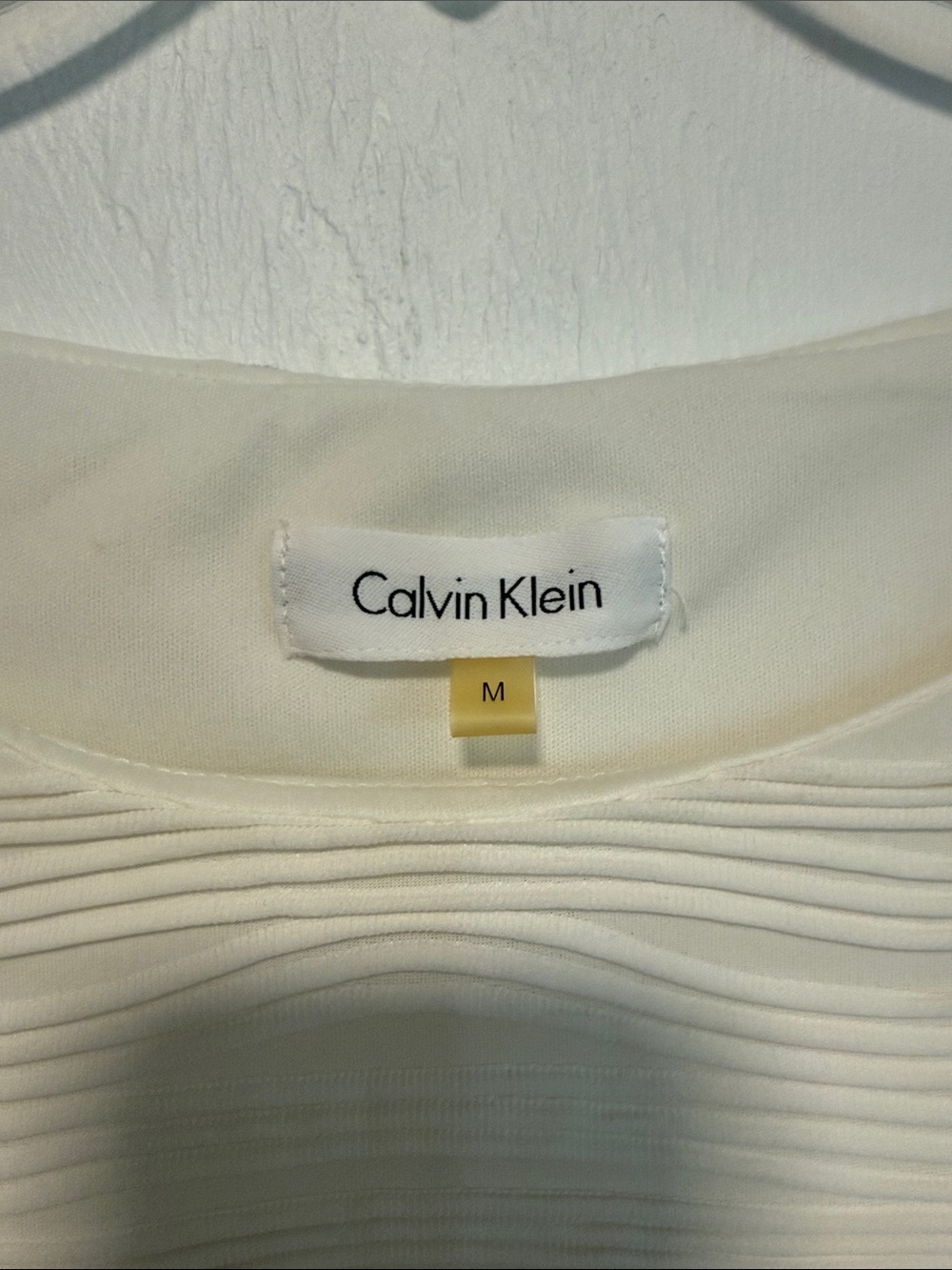 Calvin Klein White Wavy Texture Sleeveless Top Size M - Picture 2 of 8